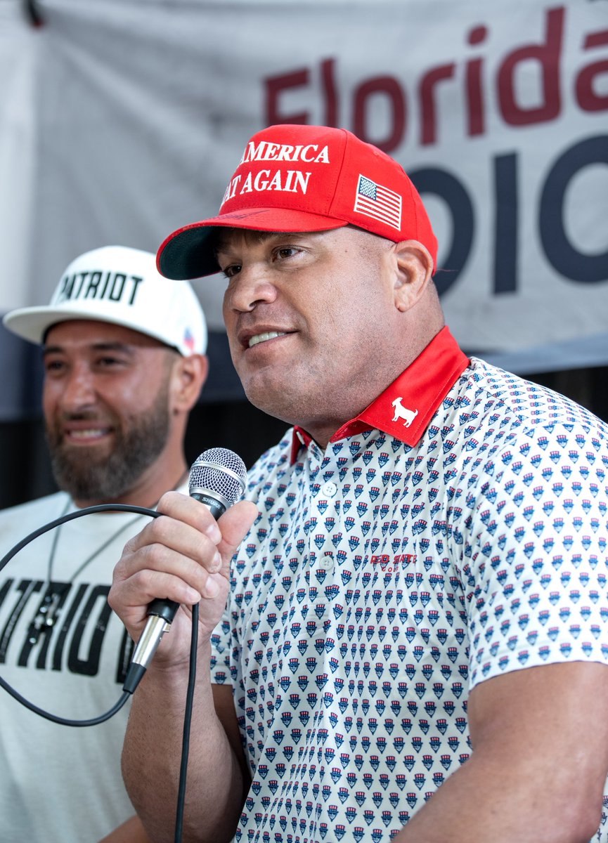 ConservativeAnt's tweet image. Getting involved in local politics is definitely my jam! We had so many amazing Patriots at the @FLVoiceNews event in Naples! #SeedToTable @BrendonLeslie @titoortiz @DrewSteeleRadio @CawthornforNC