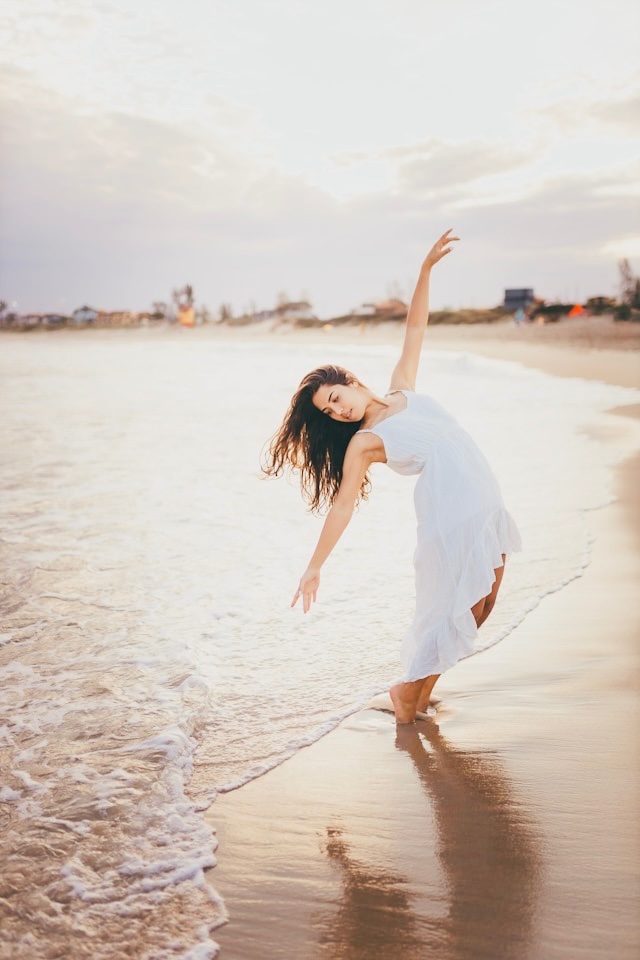 I bend
sway
to rhythm 
of the tide
take my hand
sweet breeze
caress my body
with the sands
of time
make me
love you
dear sunset
with each 
ripple
lapping wave
frothy waters
upon my ankles
dance with me
shadow of mine
stay with me
never let go.

J. Belle 🤍

📷 Alexander Mass