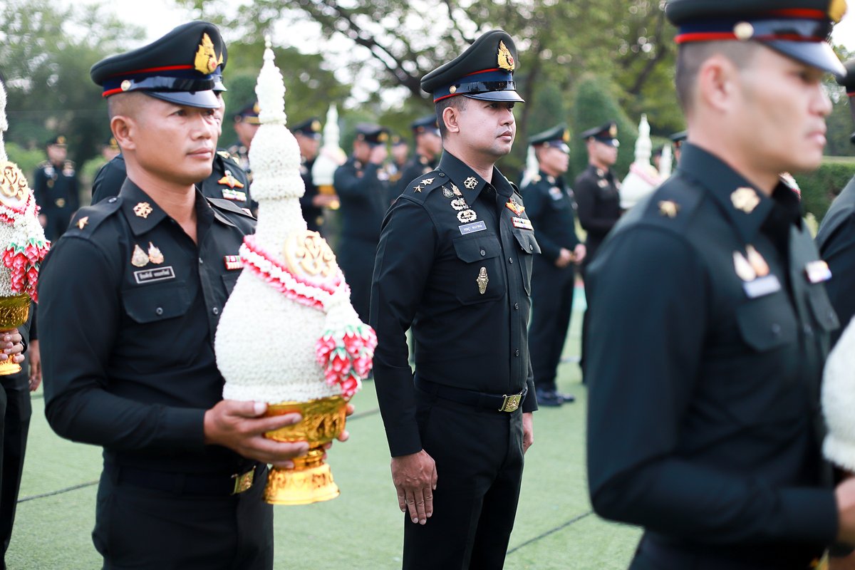 201_engineer's tweet image. 5 สิงหาคม วันพระราชทานกำเนิดโรงเรียนนายร้อยพระจุลจอมเกล้า (รร.จปร.) ปีที่ 138 ของการสถาปนาโรงเรียนขึ้น
พ.ท.กฤษฎา ตะเภาพงษ์ ผบ.ช.2 พัน.201 พร้อมด้วย คุณสุทธิรัตน์ ตะเภาพงษ์ ประธาน สม.ทบ. สาขา ช.2 พัน.201  ร่วมพิธีถวายเครื่องสักการะพระบรมรูป ร.5 ณ พระบรมรูป ร.5 ศาลาวงกลมค่ายสุรนารี