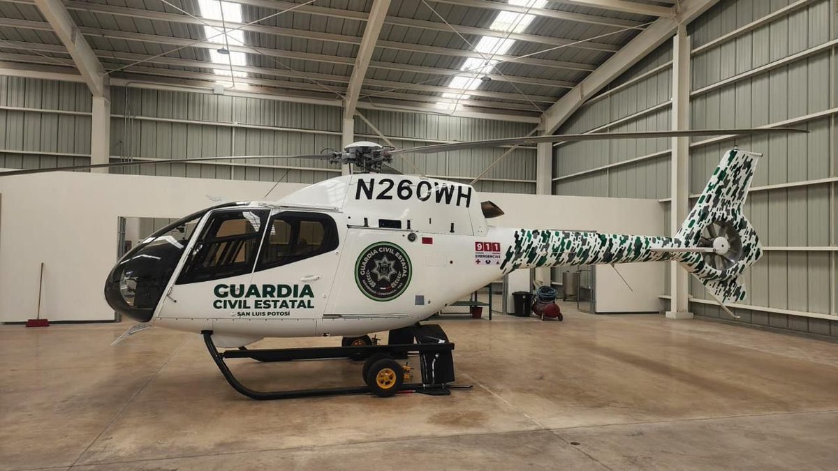 laroja_mx's tweet photo. Llega helicóptero de última generación para reforzar la seguridad en SLP

El Gobernador Ricardo Gallardo Cardona recibió esta semana un helicóptero que se incorporará a las operaciones de vigilancia en las cuatro regiones del estado. La aeronave forma parte de la inversión de 600 millones de pesos, que también contempla patrullas, cámaras de videovigilancia y arcos con reconocimiento facial.

Gallardo Cardona explicó que los arcos lectores se instalarán en las salidas de las principales carreteras para detectar autos robados y otros riesgos. Según datos del Secretariado Ejecutivo del Sistema Nacional de Seguridad Pública, la estrategia ha contribuido a reducir los indicadores delictivos.

#LaRojaMx #SanLuisPotosí #SeguridadSLP #VigilanciaSLP #Gallardo