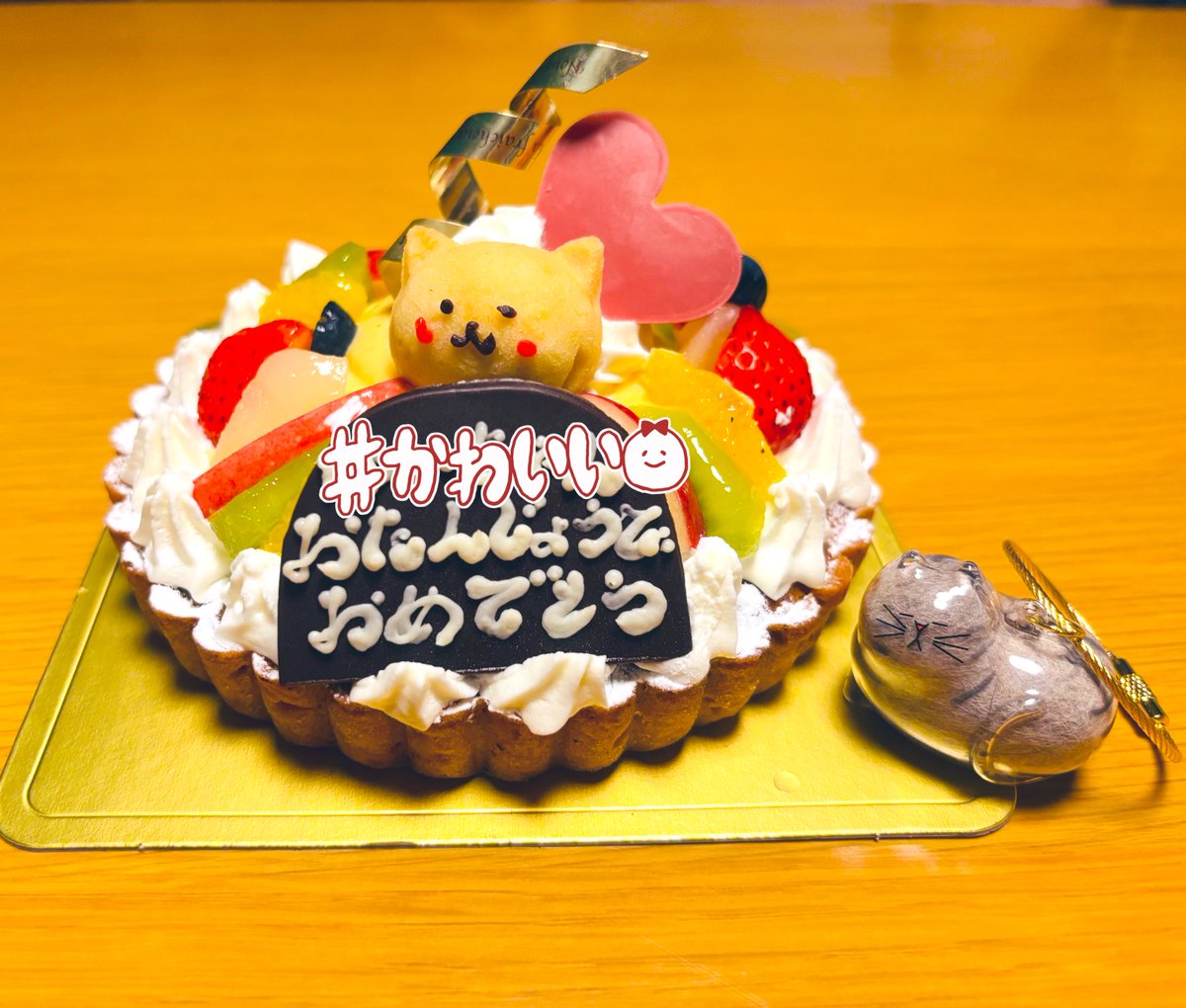 anco1222's tweet photo. Ｘで拝見してからお気に入りのケーキ屋さん！
私と赤子の誕生日にとてもかわゆきケーキをいただきました(*´꒳`*)✨
絶品カヌレも冷凍庫にストック中♬
ショートケーキにも可愛い子達がちょこんとしていて癒されます(*´ч`*)
@pat_mimura 
#パティスリーミムラ
#猫関係なくてすみません https://t.co/9s1zJi4rTV