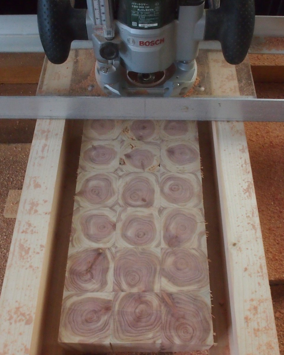 bitmotrouterbit's tweet image. 超お買い得な、トリマーとプランジベースのセット。
この価格で買える最後のチャンスだと思います。詳しくは下記リンク（オフの店WebShop）を御覧ください。

台数限定・売切御免！人気のPMR500とのセットが復活！
BOSCH プランジベース+トリマー(PMR500)セット
off.co.jp/item/V_0015.ht…