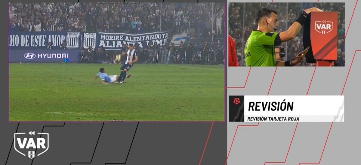 _BenPalma_'s tweet photo. Los de Alianza Lima han llorado todo el día por el planchazo y expulsión en el partido de la U, pero celebran esta expulsión por una barrida sin contacto. https://t.co/vAOBO5kHgu
