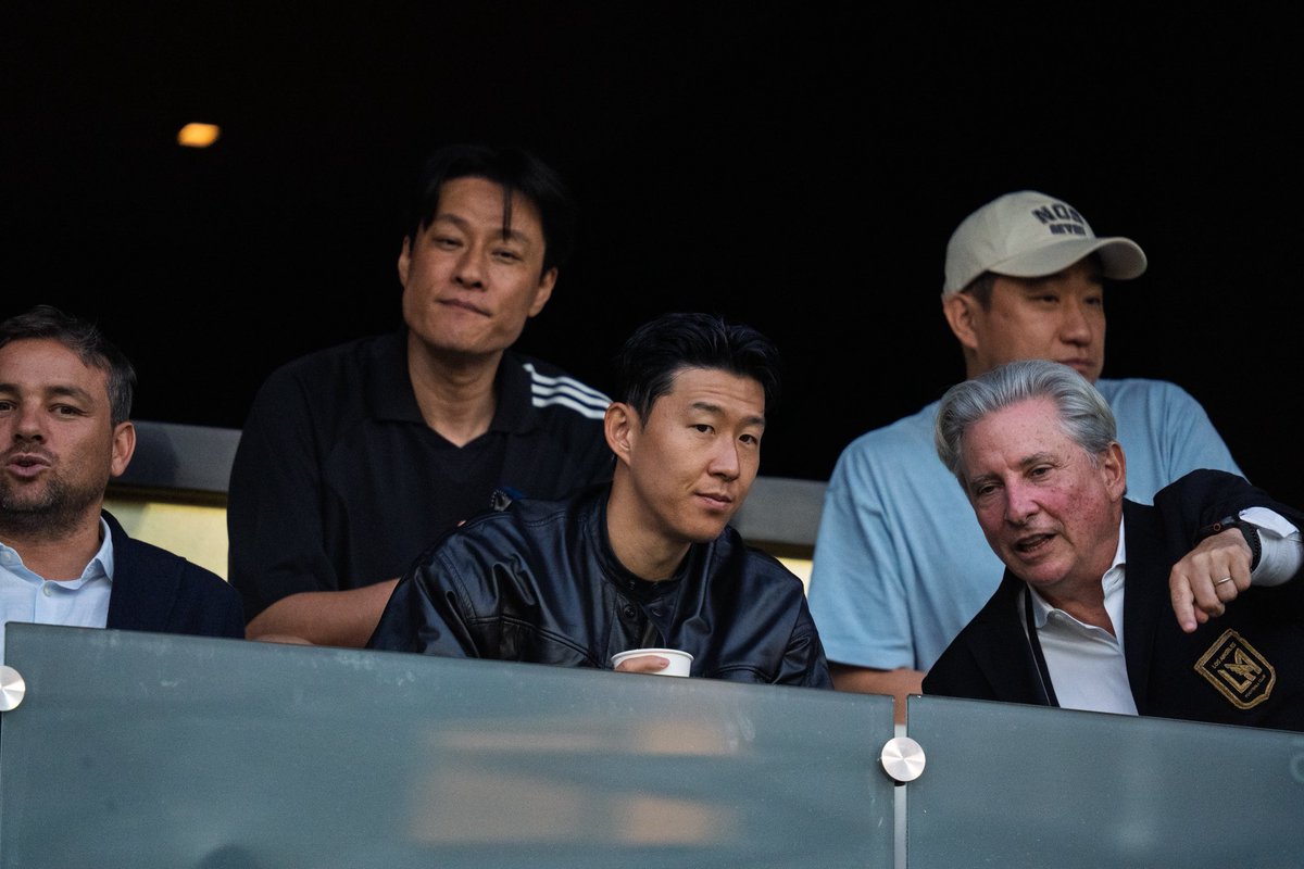 omg he’s at the game already 

pic cr: <a href="/darioodoes/">Dario Cruz</a>