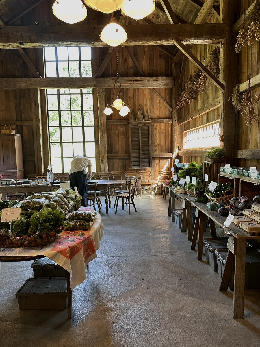 gabsvibes's tweet image. Market ft lex and mirror fit pic