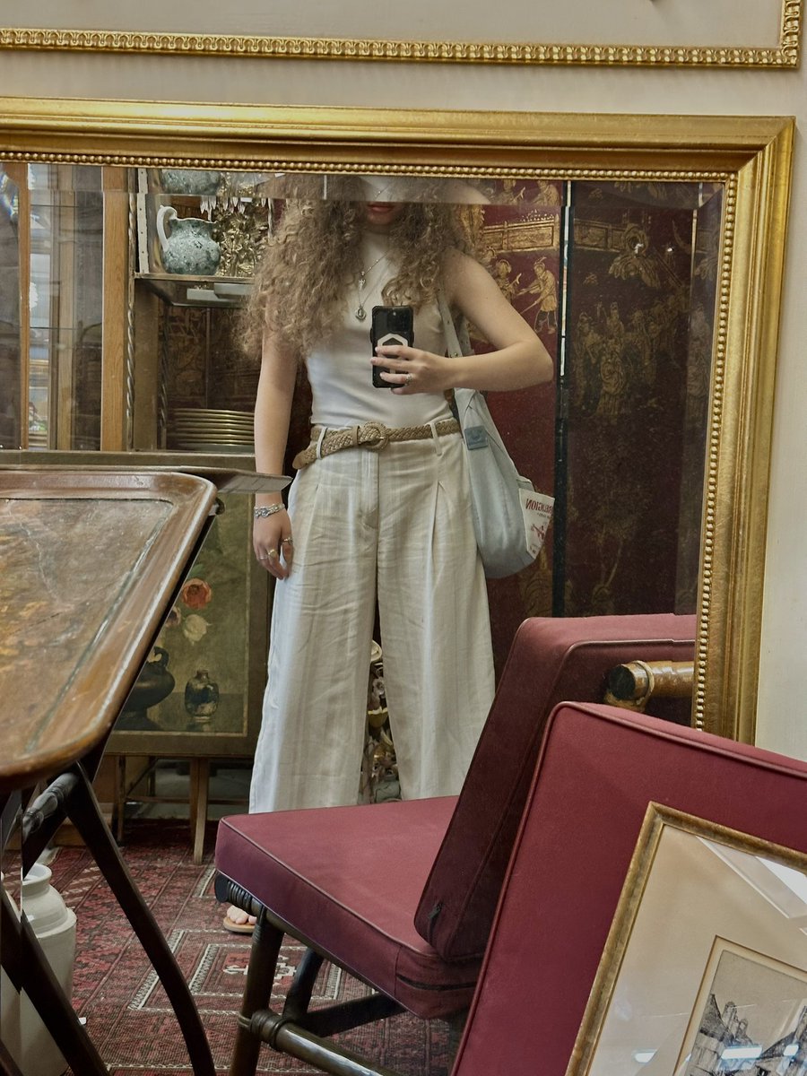 gabsvibes's tweet image. Market ft lex and mirror fit pic