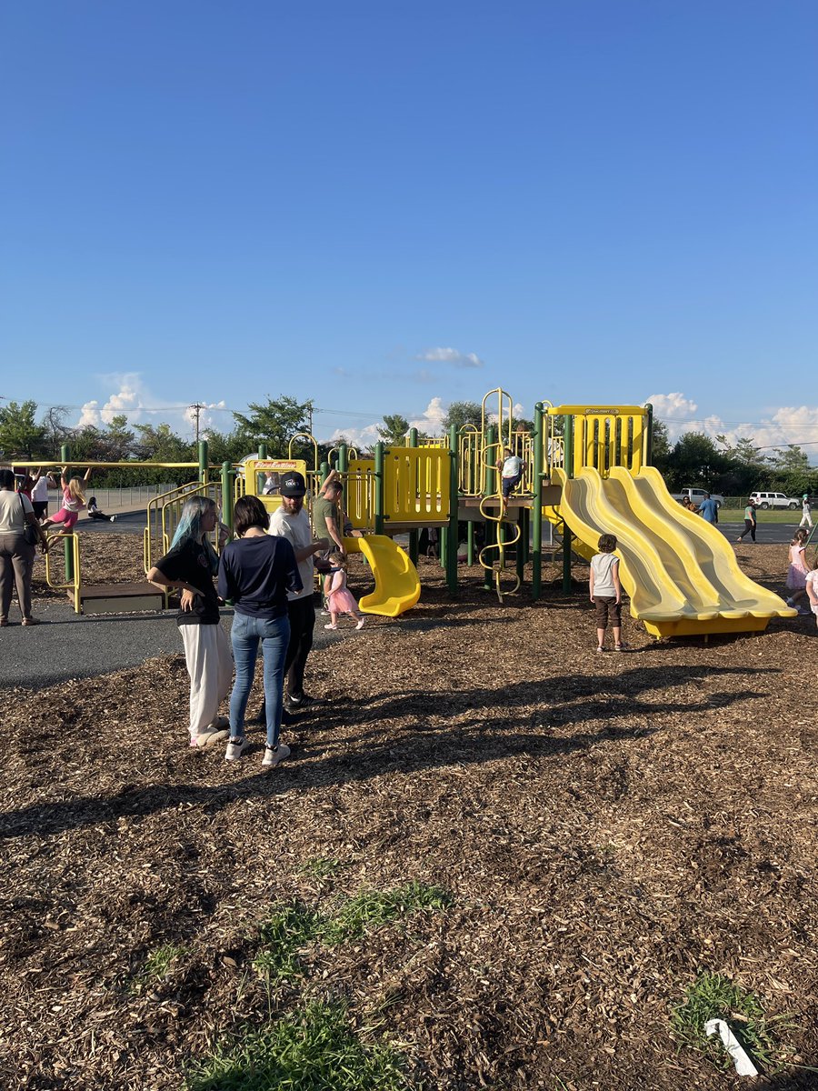 We had our very 1st Popsicles with the Principal for our newest Panther Cubs (small and big)  and boy was it a huge success! I will never NOT do this. So rewarding and it helped calm so many nerves before orientation day for everyone! #success💪🏼 #KDGRocks #SPEIsTheBest💚💛