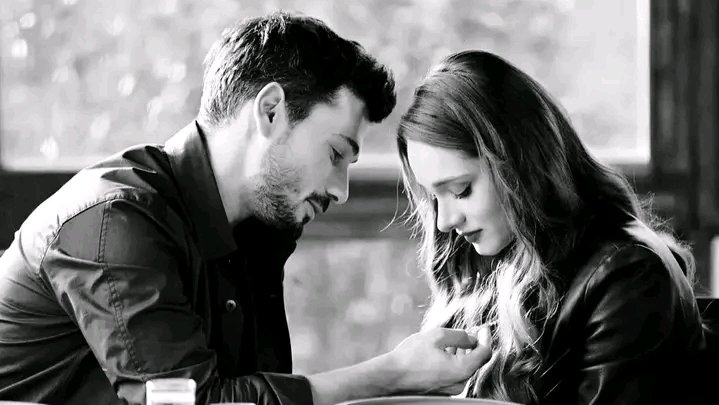 أكتفيتُ بك وطناً فلا أمان غيرك،وأكتفيتُ بك نبضاً فلا حياة لي إلا بقُربك♥️♥️