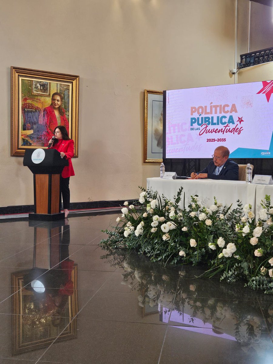 🟠 1 de cada 3 personas en Honduras es joven.

Desde <a href="/UNFPA_Honduras/">UNFPA Honduras</a> reconocemos el impulso de @INJUVEHn a la Política Nacional de Juventud 2025–2035, y seguiremos trabajando para que las voces de las juventudes estén al centro del debate y la toma de decisiones.