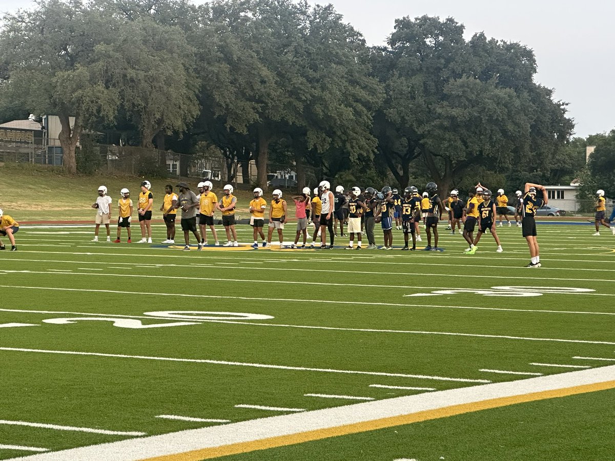 Day 2 of <a href="/Heightsfootbal3/">Heightsfootballofficial</a>. Keep grinding gentlemen!!
