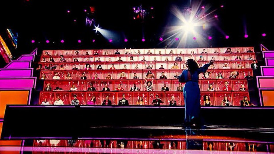 🚨 O #CantaComigo vai voltar! Segundo a coluna Outro Canal da Folha de São Paulo, a Record está buscando no mercado um apresentador para o reality musical.

Ansiosos para o retorno?