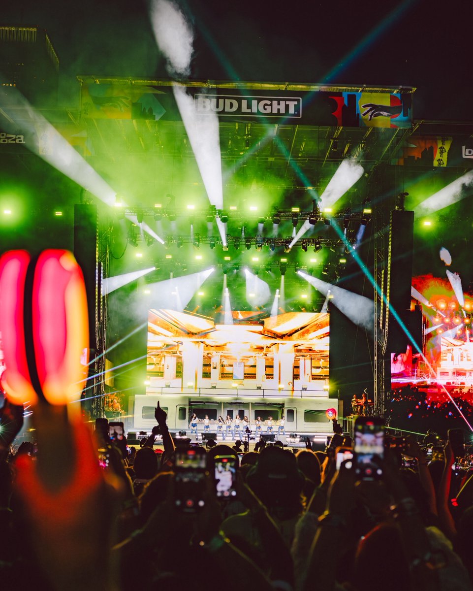 JYPETWICE's tweet image. Thank you ❤
To everyone who gave us such an unforgettable and magical night at @lollapalooza  !
We’ll never forget the energy, the love, and every smile we saw.
Forever in our hearts ✨

#TWICE #트와이스 #TWICEPALOOZA #LOLLAPALOOZA #LOLLA