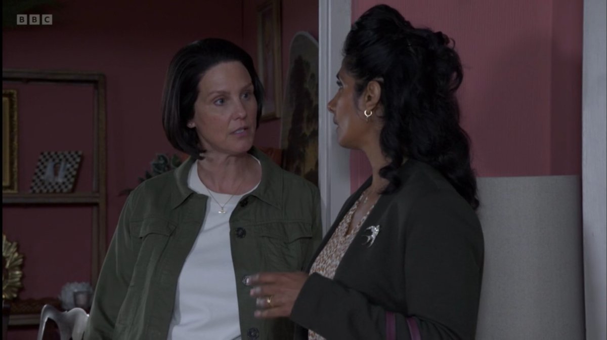 OMG, OG necklace sighting!!!

Now bring me back my Stacelet!!!