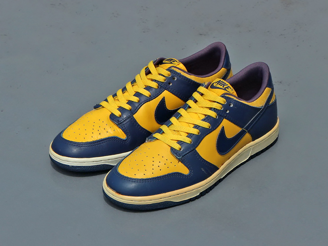 US10(28cm) 確保済 関税無 国内発 NIKE DUNK LOW RETRO MICHIGAN NIKE ナイキ DUNK LOW RETRO MICHIGAN 紺黄 黄紺 ダンク ロー