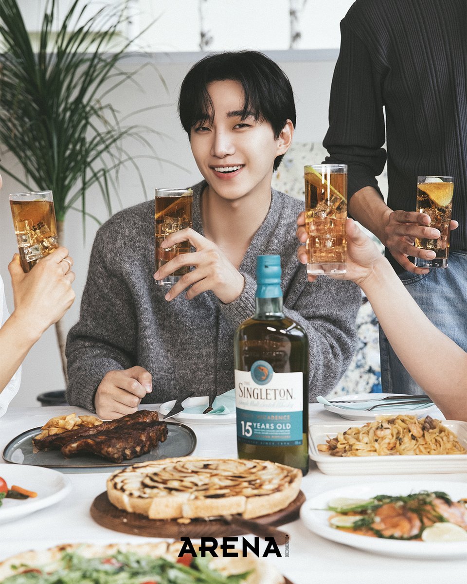 #제작지원 #ARENA_D_COVER 배우 이준호가 싱글몰트 위스키 '싱글톤'과 함께 <아레나> 디지털 커버를 장식했습니다. 브랜드 최초의 앰버서더로서 함께 나누고 즐기는 위스키 문화를 감각적으로 풀어냈죠. 두 주인공이 선보일 다양한 콘텐츠를 기대해주세요.

#SINGLETON #LEEJUNHO <a href="/follow_leejunho/">LEE JUNHO Official</a>