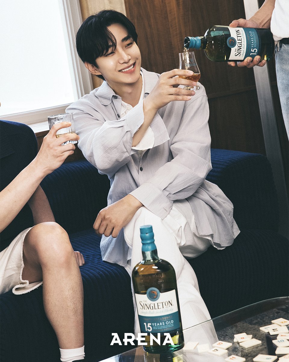 #제작지원 #ARENA_D_COVER 배우 이준호가 싱글몰트 위스키 '싱글톤'과 함께 <아레나> 디지털 커버를 장식했습니다. 브랜드 최초의 앰버서더로서 함께 나누고 즐기는 위스키 문화를 감각적으로 풀어냈죠. 두 주인공이 선보일 다양한 콘텐츠를 기대해주세요.

#SINGLETON #LEEJUNHO <a href="/follow_leejunho/">LEE JUNHO Official</a>