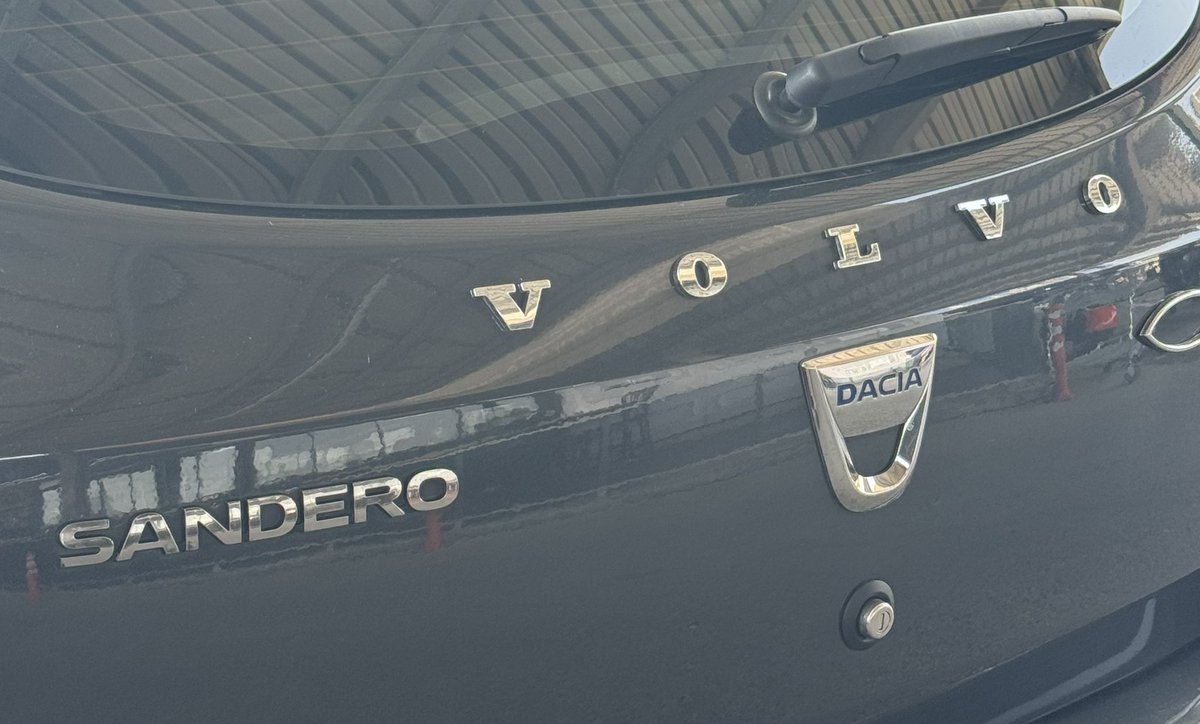 Kafalar karışık galiba <a href="/Dacia_Turkiye/">Dacia Türkiye</a> <a href="/VolvoCarTR/">Volvo Car Türkiye</a>