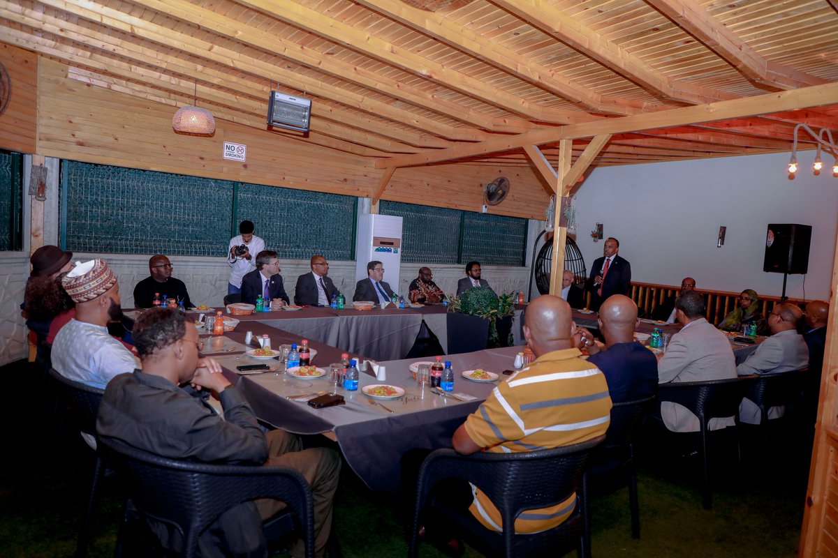 📝 #COMUNICADO

🇲🇽🤝🇸🇴 Por primera vez, un embajador de #México se acredita formalmente ante Gobierno de #Somalia, coincidiendo con los 50 años de inicio de relaciones bilaterales.

🔗 Lee los detalles aquí: embamex.sre.gob.mx/etiopia/index.… 

#MéxicoEnSomalia