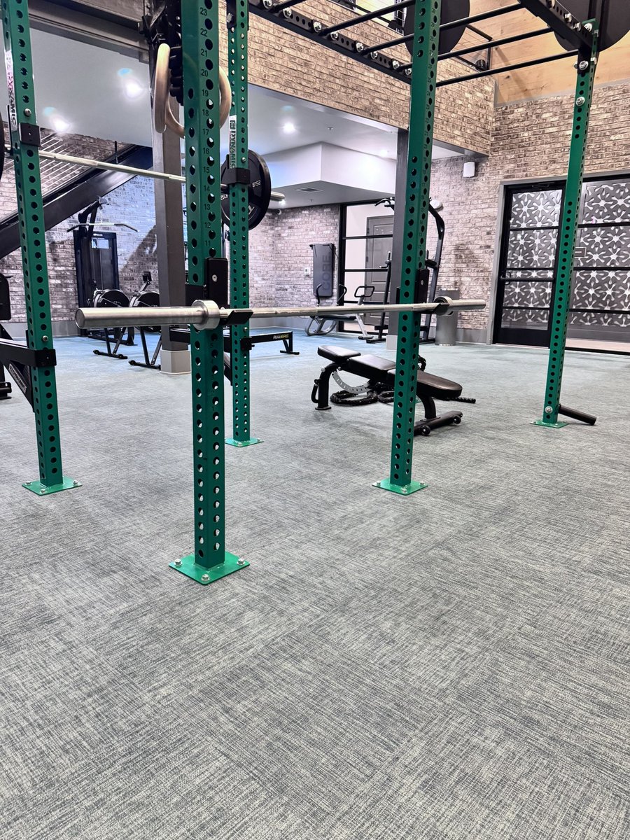 The gym is always empty for me at 4:30 am. While they sleep we work 💪🏻