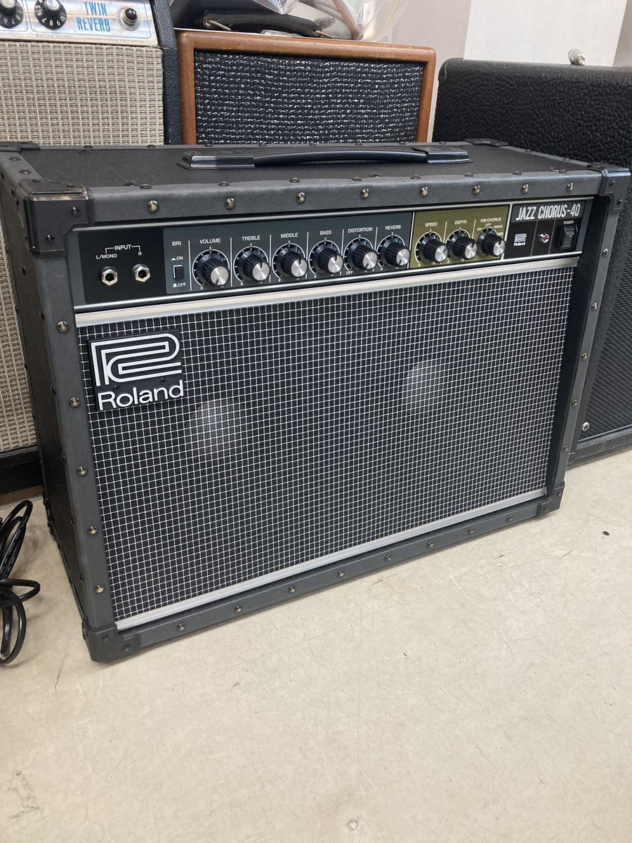 apollonmusic's tweet photo. Roland JC-40

JC-120より音に厚みがあり、Distortion単体もしっかり歪み、エフェクトも分かりやすく広がりを感じます

エフェクターを多用される方
手持ちのアンプとしていかがでしょう！
#roland #JC40 https://t.co/N0WuNIW3Z0