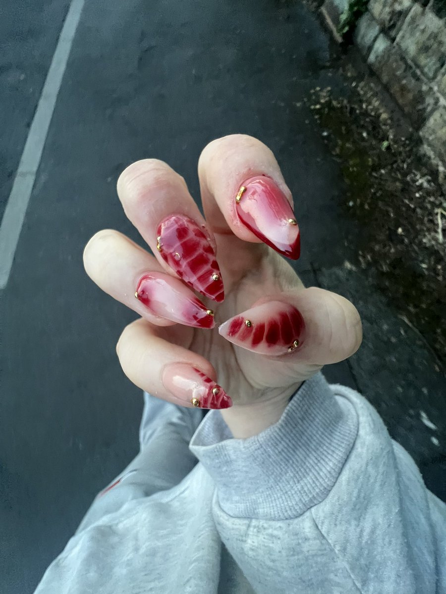 shlainger's tweet photo. new nails just dropped https://t.co/eLiJo5WnpS