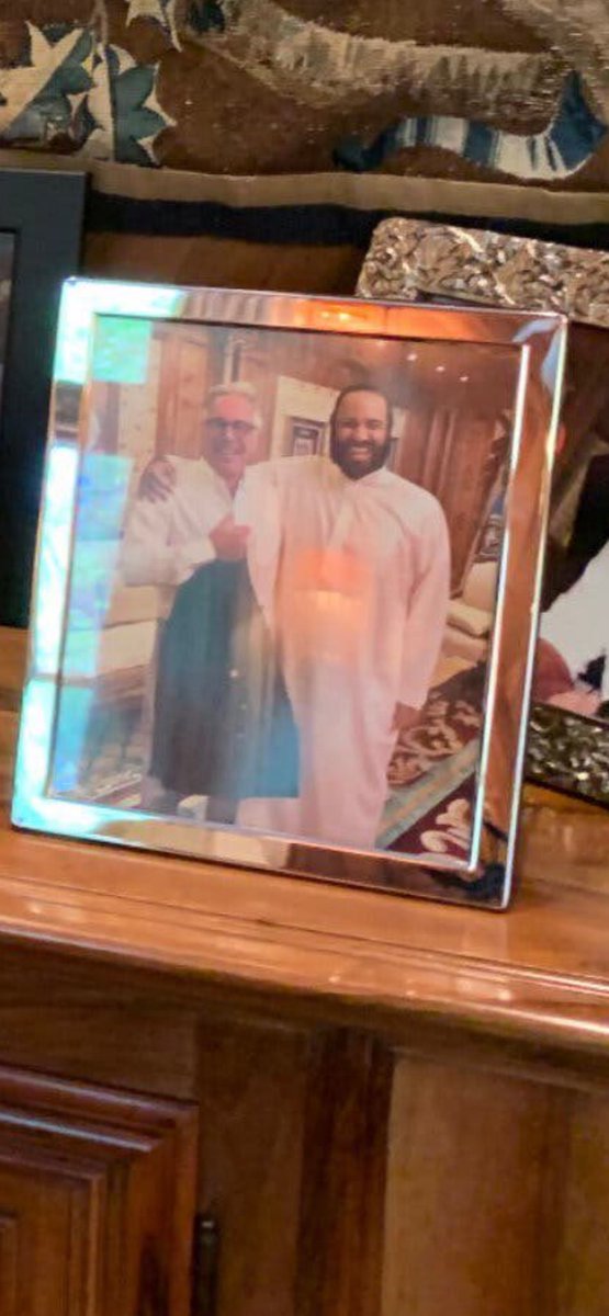 هالضحكه من الاذن للأذن ماضحكها لأبوه ولد سلمانكو!!