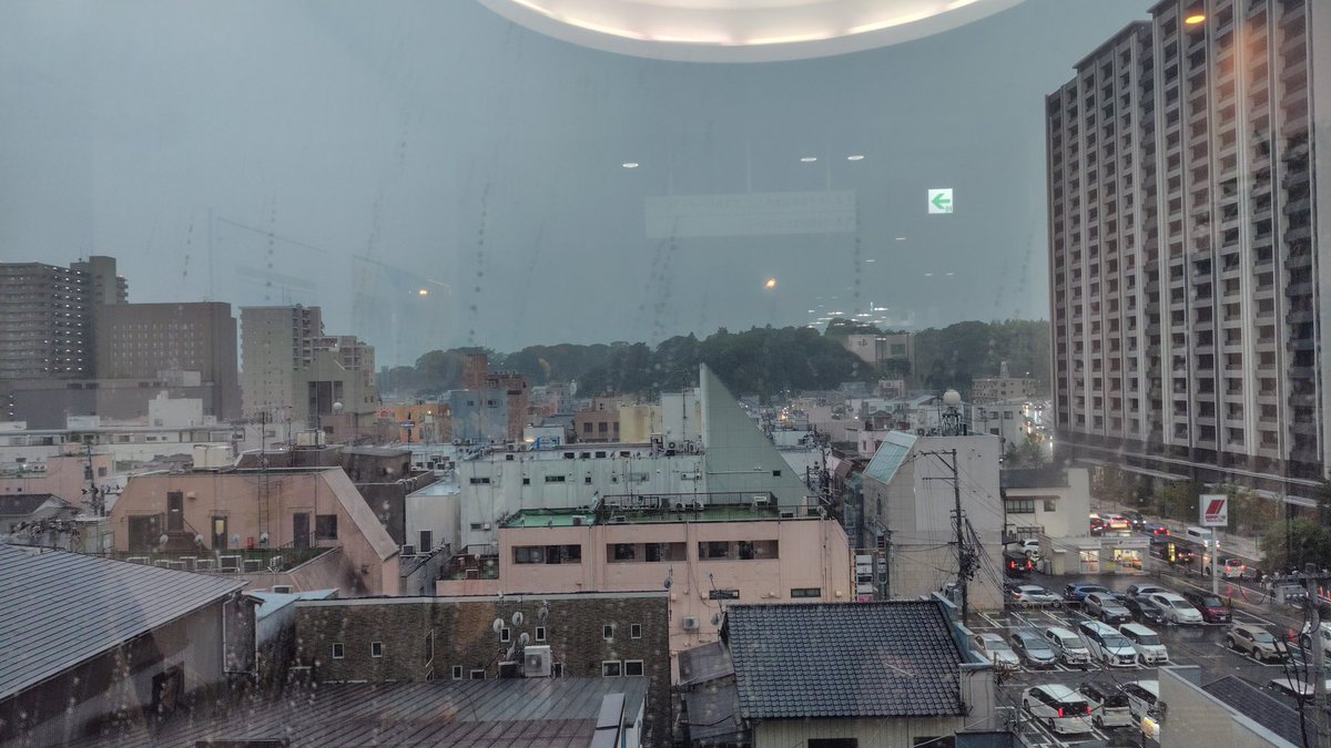 gespenst_joker's tweet photo. 雲と雷がやばいことになっていたので、ラトブに避難した。案の定雨が降ってきた

#いわき七夕まつり https://t.co/wi4IEzcfnx