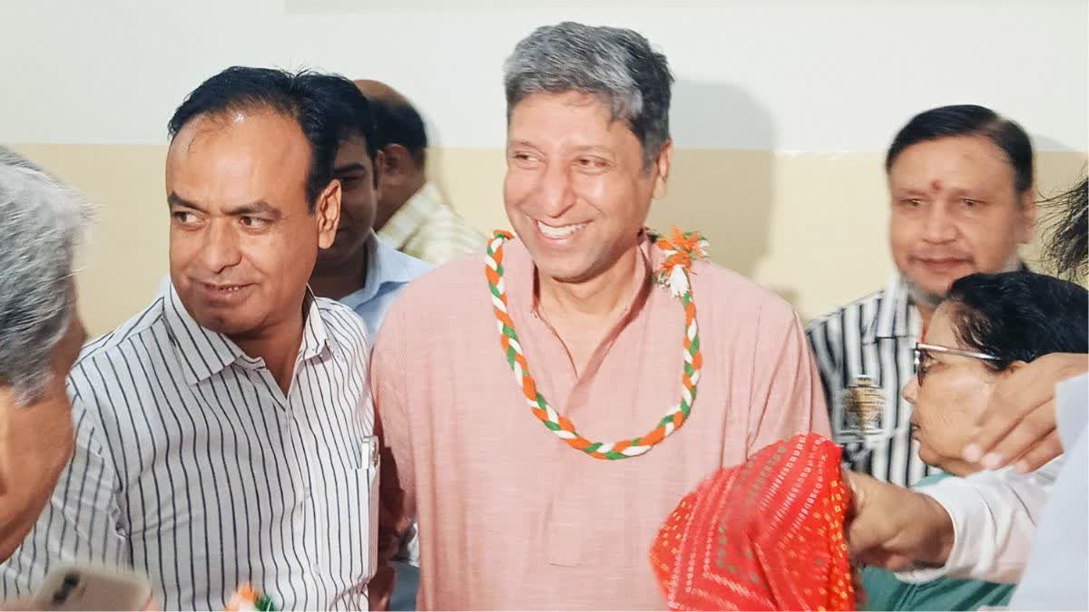ETVBharat Rajasthan (@etvbharatrj) on Twitter photo рдХрд╛рдВрдЧреНрд░реЗрд╕ рдХреЗ рдирд╡рдирд┐рдпреБрдХреНрдд рдХреЛрд╖рд╛рдзреНрдпрдХреНрд╖ рдмреЛрд▓реЗ- рд╣рд░ рдЬрд┐рд▓реЗ рдореЗрдВ рдмрдиреЗрдВрдЧ рднрд╡рди, рдкрдВрдЪрд╛рдпрдд рдЪреБрдирд╛рд╡ рдХреЛ рд▓реЗрдХрд░ рдмреАрдЬреЗрдкреА рдкрд░ рд▓рдЧрд╛рдП рдпреЗ рдЖрд░реЛрдк etvbharat.com/hi/!state/mla-тАж
<a href="/INCRajasthan/">Rajasthan PCC</a> <a href="/GovindDotasra/">Govind Singh Dotasra</a> <a href="/ashokgehlot51/">Ashok Gehlot</a> <a href="/SachinPilot/">Sachin Pilot</a> #rohitbohra #congress #Rajasthan рдХрд╛рдВрдЧреНрд░реЗрд╕ рдХреЗ рдирд╡рдирд┐рдпреБрдХреНрдд рдХреЛрд╖рд╛рдзреНрдпрдХреНрд╖ рдмреЛрд▓реЗ- рд╣рд░ рдЬрд┐рд▓реЗ рдореЗрдВ рдмрдиреЗрдВрдЧ рднрд╡рди, рдкрдВрдЪрд╛рдпрдд рдЪреБрдирд╛рд╡ рдХреЛ рд▓реЗрдХрд░ рдмреАрдЬреЗрдкреА рдкрд░ рд▓рдЧрд╛рдП рдпреЗ рдЖрд░реЛрдк etvbharat.com/hi/!state/mla-тАж
<a href="/INCRajasthan/">Rajasthan PCC</a> <a href="/GovindDotasra/">Govind Singh Dotasra</a> <a href="/ashokgehlot51/">Ashok Gehlot</a> <a href="/SachinPilot/">Sachin Pilot</a> #rohitbohra #congress #Rajasthan