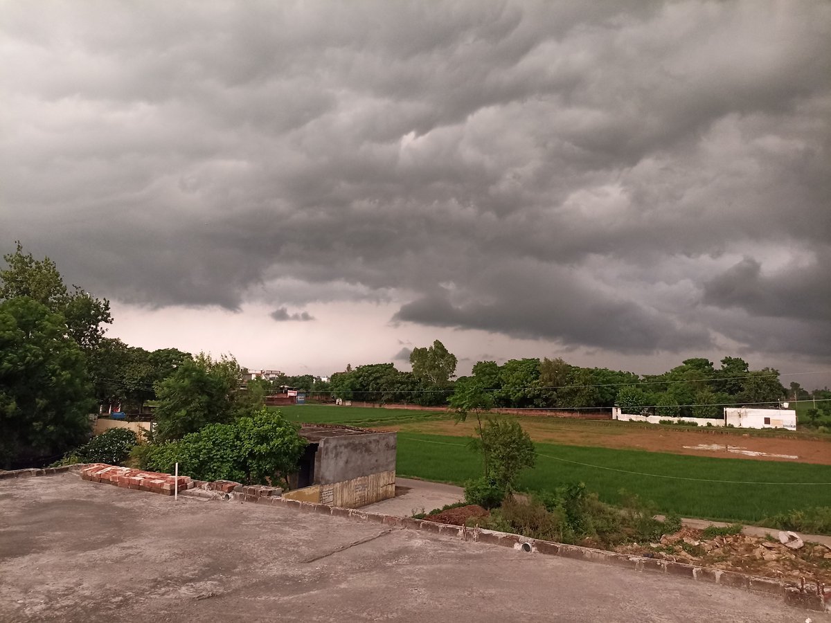 WeatherRadar_IN's tweet image. 🌩 Monsoon Mood Incoming... Over the fields of Punjab 🌾⛈

PC: Jujhar Singh

#MonsoonVibes #PunjabWeather