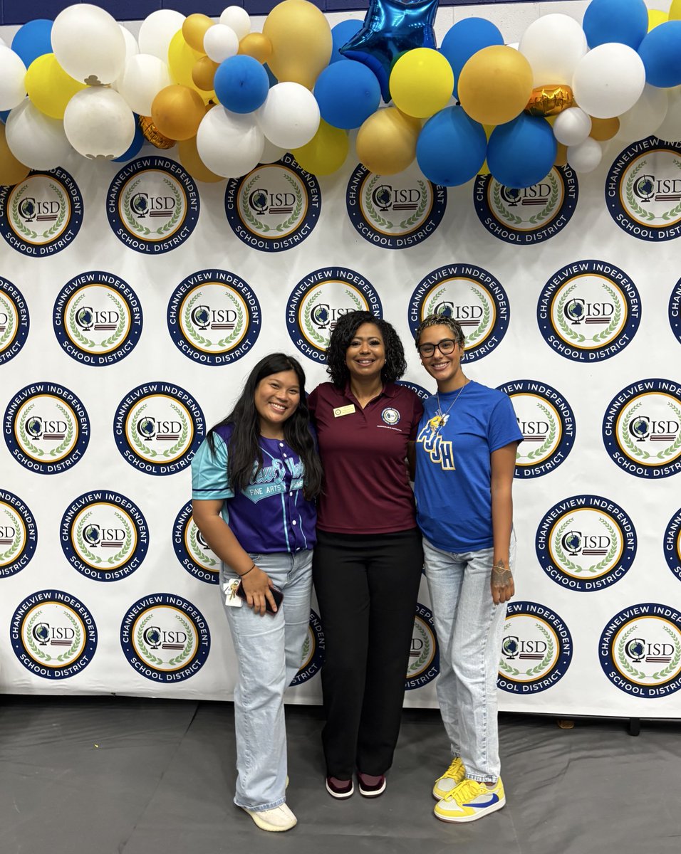 21 years of teaching, leading, and loving this work. Even better? My daughter and daughter-in-law are both in year 4 of their own journeys. What a blessing to grow, serve, and inspire together. 💙 #TeacherPride #EducationLegacy #WeAreChannelview