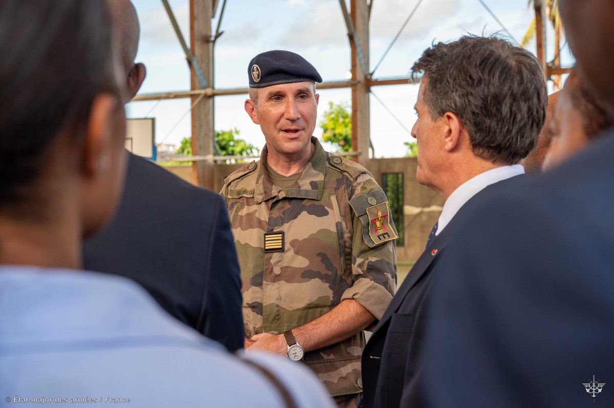 Armees_Gouv's tweet image. #DEFCAST|  Après le passage du cyclone Chido à Mayotte, un bataillon de reconstruction, placé sous les ordres du colonel Blaise Seguin du @cdc31RG, a été déployé pour venir en aide à la population et restaurer les infrastructures. Le colonel revient sur cette mission.…