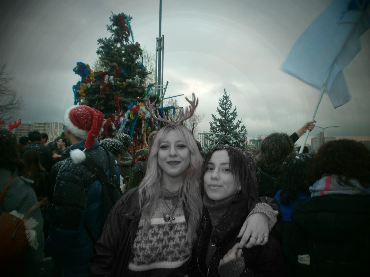 huzur içinde uyuyun elif deniz odabasi ve elcin kaya...

onlar ölmedi ama şuan ingilterede saat daha erken olduğu için muhtemelen uyuyorlardır 🙏