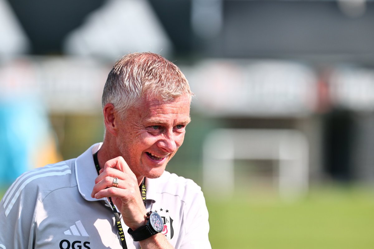 🚨 | Fırat Günayer: "Serdal Adalı, Solskjaer’i iyi bir kadro vermeden takımdan gönderme niyetinde değil. Hocanın, iyi bir takımı nasıl yönettiğini görmek istiyorlar ve bu yüzden de hocanın arkasındalar. Ancak çok kötü skorlar alınırsa bu karar değişebilir mi? Elbette, futbol