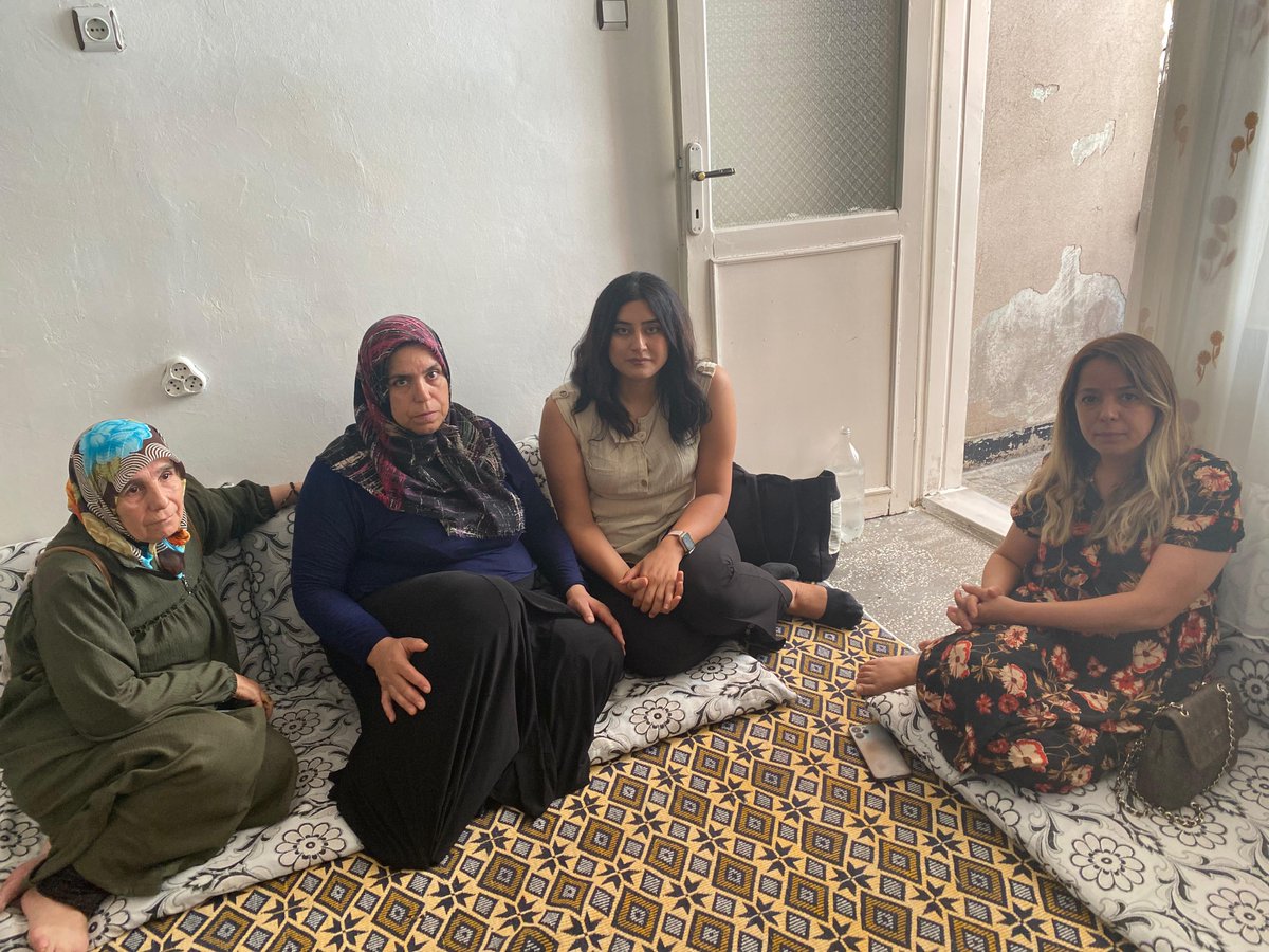 Ak Kadın Diyarbakır (@akkadindiyarbkr) on Twitter photo İl Kadın Kolları Başkanlığımız öncülüğünde Sn. <a href="/mervenurseyit/">Ecz.Mervenur Seyit Beşe</a> ;İl ve İlçe Kadın Kolları teşkilatımızla hane ziyaretlerinde bulundular #akkadın #keşfet <a href="/AKKADINGM/">AK Parti Kadın Kolları</a> <a href="/tugbaisikercan/">Tuğba IŞIK ERCAN</a> <a href="/tulaykaynarca/">Tülay Kaynarca</a> <a href="/GalipEnsarioglu/">Galip Ensarioğlu</a> <a href="/mehmetsaityaz/">Mehmet Sait YAZ</a> <a href="/Kepoluasuna/">Suna KEPOLU ATAMAN</a> <a href="/GercekTekin/">Gerçek Tekin</a> <a href="/sevilcan8/">Sevil Can</a> <a href="/mervenurseyit/">Ecz.Mervenur Seyit Beşe</a> İl Kadın Kolları Başkanlığımız öncülüğünde Sn. <a href="/mervenurseyit/">Ecz.Mervenur Seyit Beşe</a> ;İl ve İlçe Kadın Kolları teşkilatımızla hane ziyaretlerinde bulundular #akkadın #keşfet <a href="/AKKADINGM/">AK Parti Kadın Kolları</a> <a href="/tugbaisikercan/">Tuğba IŞIK ERCAN</a> <a href="/tulaykaynarca/">Tülay Kaynarca</a> <a href="/GalipEnsarioglu/">Galip Ensarioğlu</a> <a href="/mehmetsaityaz/">Mehmet Sait YAZ</a> <a href="/Kepoluasuna/">Suna KEPOLU ATAMAN</a> <a href="/GercekTekin/">Gerçek Tekin</a> <a href="/sevilcan8/">Sevil Can</a> <a href="/mervenurseyit/">Ecz.Mervenur Seyit Beşe</a>