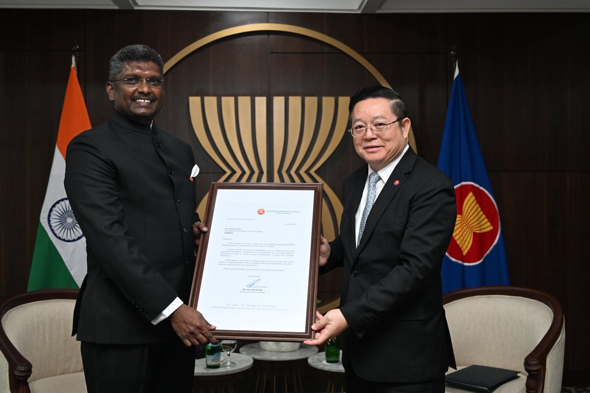 Ambassador Srinivas Gotru presented his Letter of Credence to the Secretary-General of ASEAN, Dr. Kao Kim Hourn, at the ASEAN Headquarters/ASEAN Secretariat today, assuming his post as the Ambassador of the Republic of India to ASEAN. 
 
Secretary-General Dr. Kao congratulated