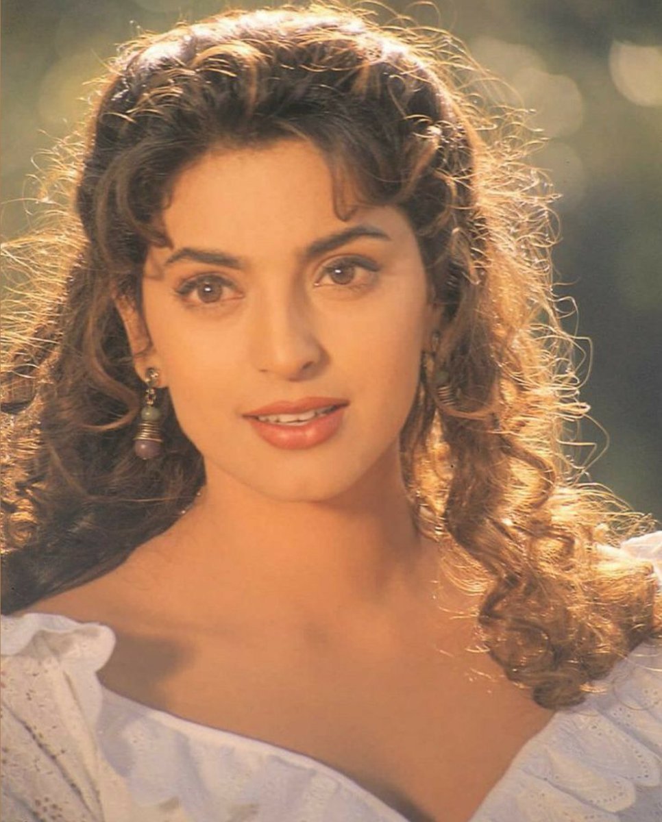 I mean can we blame Rahul Mehra for being obsessed with Kiran.
LOOK AT HER.
#JuhiChawla