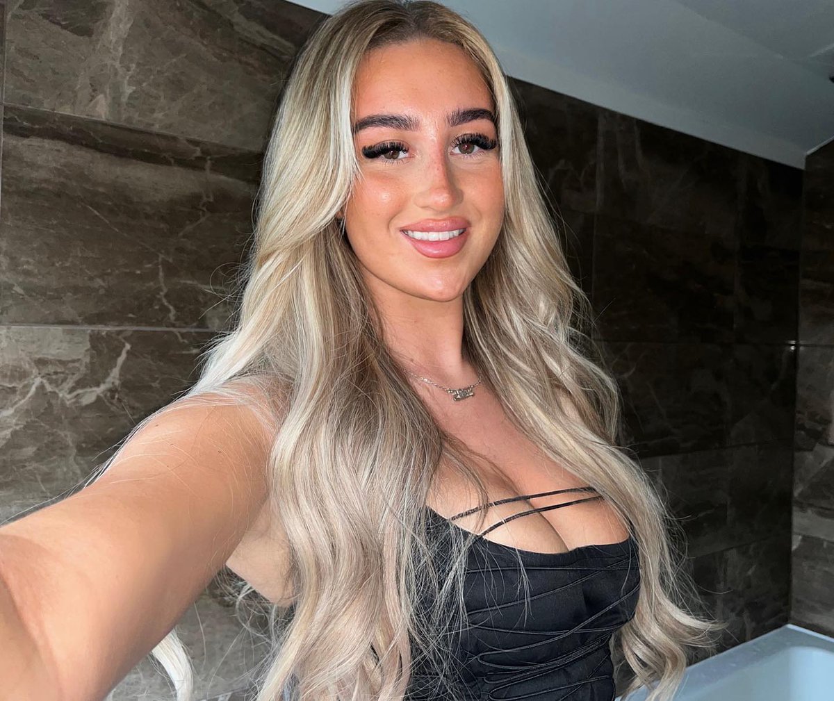 💚 (@gothluve) on Twitter photo 