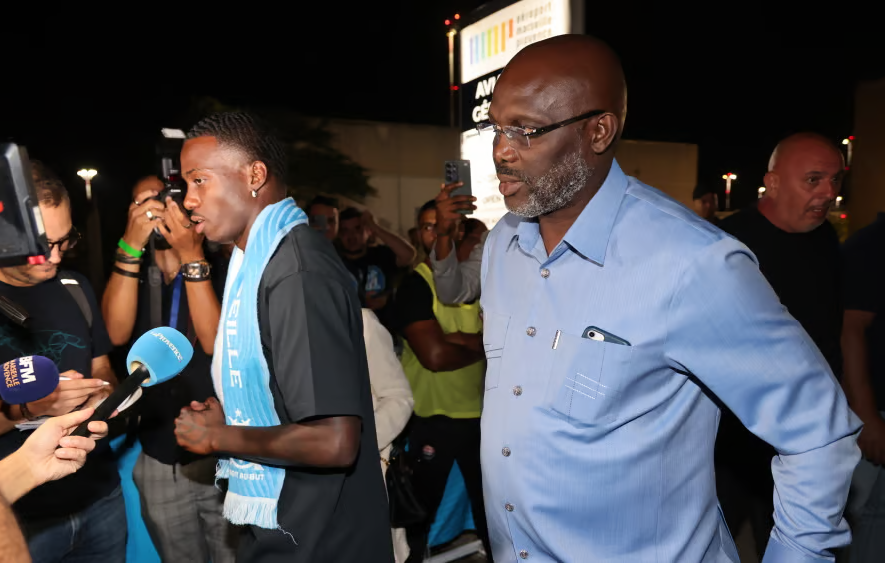 FadaOM_'s tweet photo. Georges Weah :

"Je suis très heureux que mon fils rejoigne un club comme Marseille. J'y ai joué 6 mois là-bas et ce fut fantastique. Je sais que je suis marqué "PSG" mais l'OM c'est quelque chose d'encore plus fort."

#TeamOM https://t.co/ZbYoxDBWgU