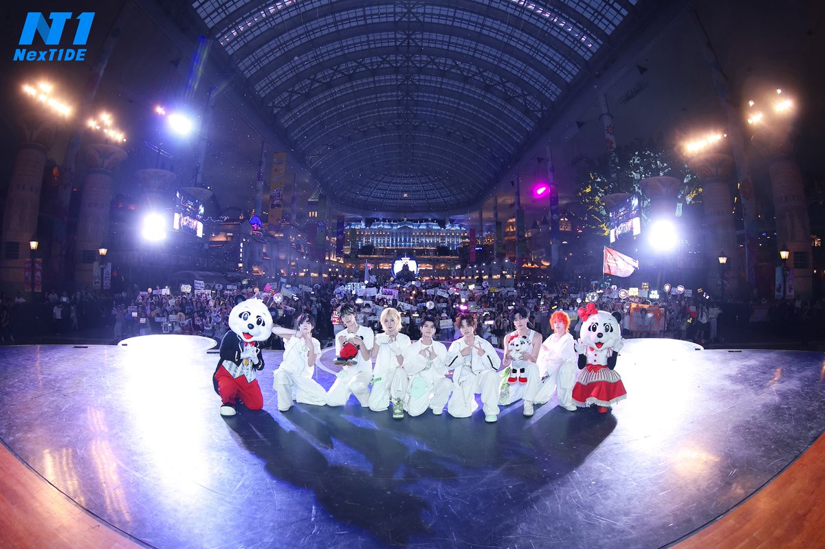 NexT1DEofficial's tweet image. Stage photos from Romon U-Park arrived! 📸
Soda bubbles fizz, and musical notes dance.
The youthful spirit spreads boundlessly.
Thanks for coming and spending an unforgettable summer together! 🍃
#NexT1DE #OneHeartNewAdventure #DORN #THIO #HUYETAO #SHEN #OMAR #XIONG #YAOZIHAO