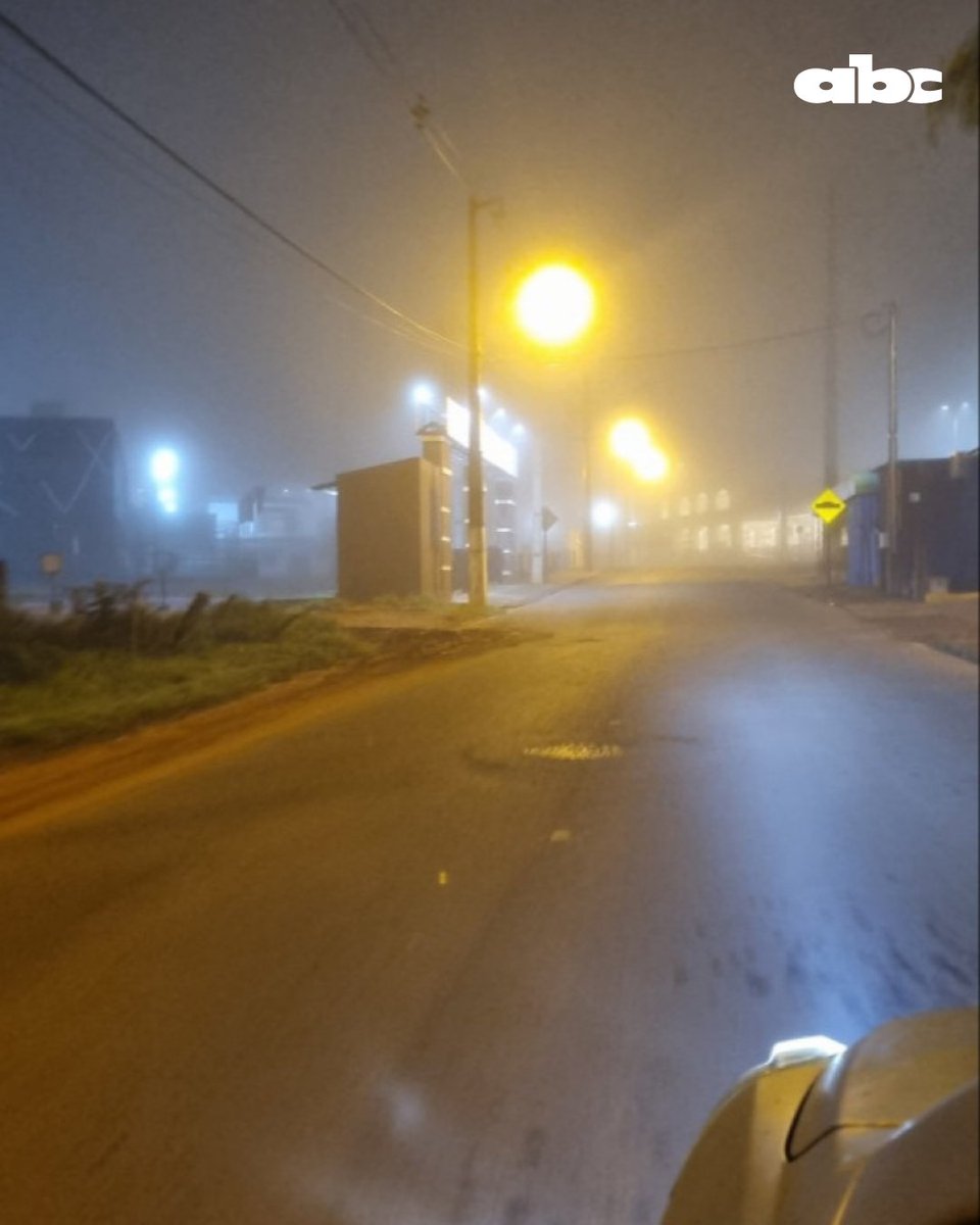 ABCCardinal's tweet photo. #ReporteABC 🔶Densa neblina en zona de San Lorenzo, a la altura del Shopping Pinedo y sobre la Avda. Mariscal López, camino a Asunción.

🔶A tener cuidado para circular con los respectivos vehículos hasta sus lugares de trabajo. 

📸:@Kike_alfonsodj - ABC. 

📲https://t.co/fwArK4ISTI
🔶ABC Del Este: 107.1 FM.

📻#730AM