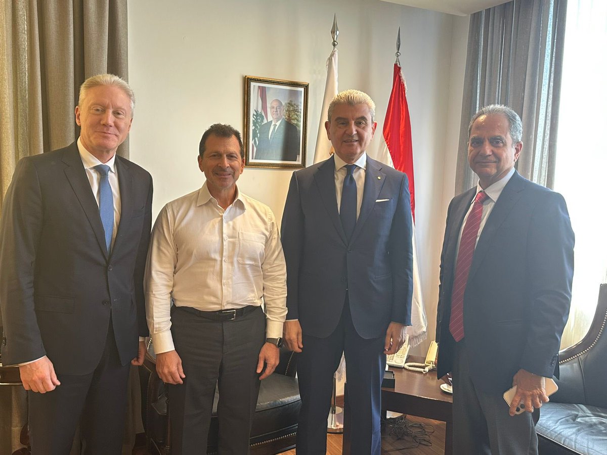 لبنان فقط!

<a href="/JoeIssaElKhoury/">Joe W. Issa-El-Khoury</a> 
<a href="/Joe_Saddi/">Joe Saddi</a> 
<a href="/YoussefRaggi/">Youssef Raggi</a> 
 #كمال_شحادة
#لبنان