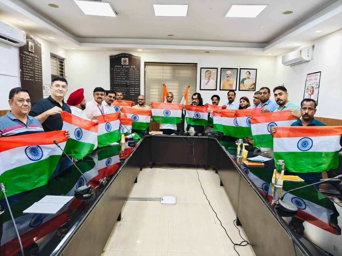 manishseth's tweet photo. Let's celebrate 'Har Ghar Tiranga' under Azadi Ka Amrit Mahotsav! 🇮🇳
A meeting was held under the @DMCentralDelhi Sh G Sudhakar's  chairmanship, encouraging citizens to proudly hoist the national flag at homes and business premises.
#HarGharTiranga2025 
@narendramodi @AmitShah https://t.co/qDe7HvW04h
