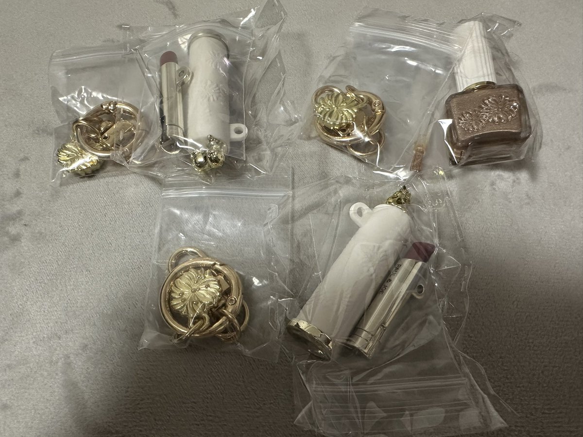 【交換希望】Paul &amp; JOE ポルジョ コスメマスコットコレクションvol.1

【譲】
Dリップスティック24(2点)
Eネイルカラー04(1点)

【求】
定価＋送料
または
A アイデザインパレット09

都内(渋谷～池袋)または郵送
お心あたりの方がおられましたらよろしくお願いいたします。