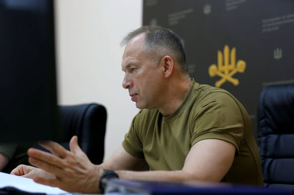 Le général Syrskyi, commandant en chef des forces armées ukrainiennes, évoque les évolutions sur le terrain :

► "Ça a été un mois très chargé. À l'Est, l'agresseur russe a essayé de traverser pratiquement toute la ligne de combat. La situation la plus difficile se trouve dans