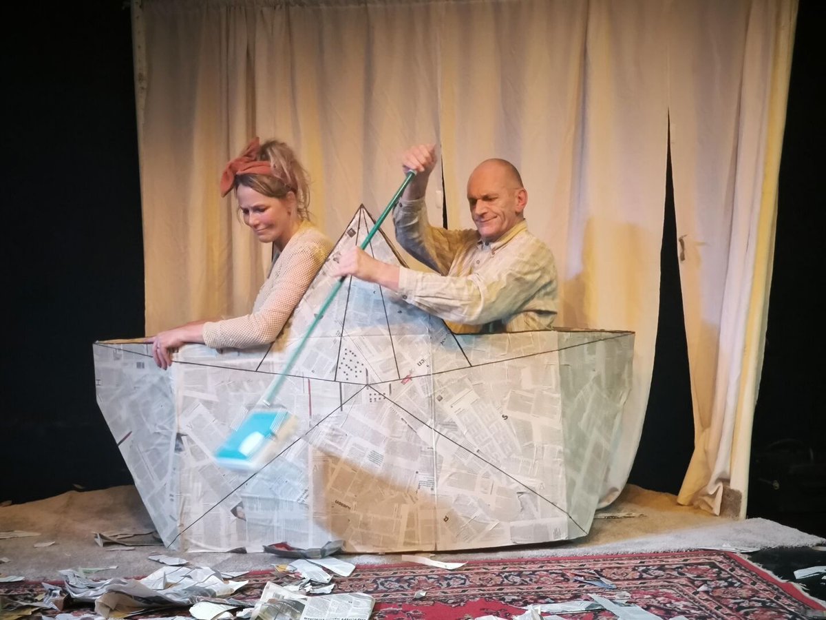 Echte liefde en accordeonmuziek, zondagmiddag 10 augustus in het Slottuintheater (maar eerst, vanmiddag: De Verboden Kist) - mailchi.mp/slottuintheate…