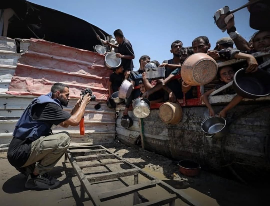 ⚡🇮🇱🇵🇸باز هم پروپاگاندای رسانه‌ای/اینبار گروه تروریستی حماس/یک بخش دیگر از پروپاگاندای حماس درباره گرسنگی در غزه برملا شد.

در مرکز این پروپاگاندا، انس زاید فطیحه عکاس فلسطینی خبرگزاری آناتولی که یک‌ یهودستیز معروف است، قرار دارد. تصاویر ساختگی او که برای برانگیختن ترحم و دامن