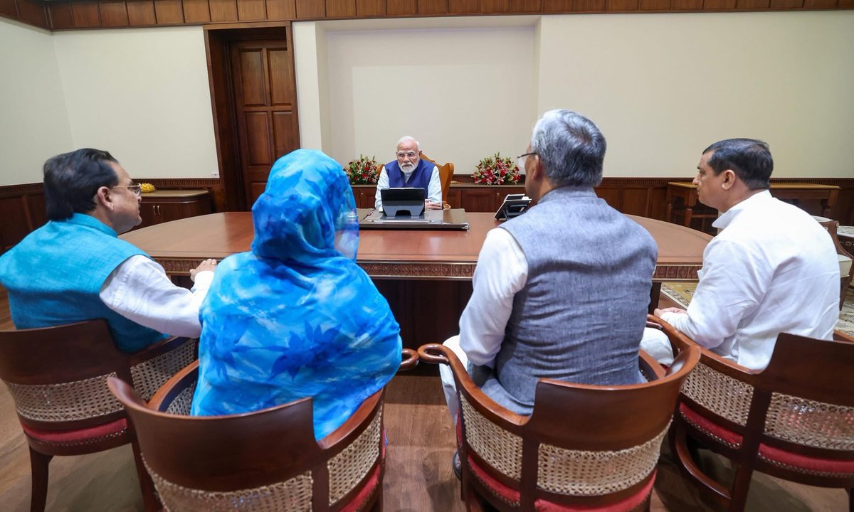 Trivendra Singh Rawat (@tsrawatbjp) on Twitter photo рдЙрддреНрддрд░рд╛рдЦрдВрдб рдХреЗ рдЕрдкрдиреЗ рд╕рд╛рдереА рд╕рд╛рдВрд╕рджреЛрдВ рдХреЗ рд╕рд╛рде рдЖрджрд░рдгреАрдп рдкреНрд░рдзрд╛рдирдордВрддреНрд░реА рд╢реНрд░реА<a href="/narendramodi/">Narendra Modi</a> рдЬреА рд╕реЗ рдЙрддреНрддрд░рдХрд╛рд╢реА рдЬрдирдкрдж рдХреЗ рдзрд░рд╛рд▓реА рдХреНрд╖реЗрддреНрд░ рдореЗрдВ рдЖрдИ рднреАрд╖рдг рдЖрдкрджрд╛,рдЙрд╕рдХреА рднрдпрд╛рд╡рд╣рддрд╛,рдкреНрд░рднрд╛рд╡рд┐рдд рдкрд░рд┐рд╡рд╛рд░реЛрдВ рдХреА рд╕реНрдерд┐рддрд┐ рдФрд░ рдЪрд▓ рд░рд╣реЗ рд░рд╛рд╣рдд-рдмрдЪрд╛рд╡ рдХрд╛рд░реНрдпреЛрдВ рдХреА рдкреНрд░рдЧрддрд┐ рдкрд░ рд╡рд┐рд╕реНрддрд╛рд░ рд╕реЗ рдЪрд░реНрдЪрд╛ рдХреАред
<a href="/anil_baluni/">Anil Baluni</a> <a href="/AjayBhatt_BJP/">Chowkidar Ajay Bhatt</a> <a href="/MalaRajyaShah/">Mala Rajya Laxmi Shah</a> 1/3 рдЙрддреНрддрд░рд╛рдЦрдВрдб рдХреЗ рдЕрдкрдиреЗ рд╕рд╛рдереА рд╕рд╛рдВрд╕рджреЛрдВ рдХреЗ рд╕рд╛рде рдЖрджрд░рдгреАрдп рдкреНрд░рдзрд╛рдирдордВрддреНрд░реА рд╢реНрд░реА<a href="/narendramodi/">Narendra Modi</a> рдЬреА рд╕реЗ рдЙрддреНрддрд░рдХрд╛рд╢реА рдЬрдирдкрдж рдХреЗ рдзрд░рд╛рд▓реА рдХреНрд╖реЗрддреНрд░ рдореЗрдВ рдЖрдИ рднреАрд╖рдг рдЖрдкрджрд╛,рдЙрд╕рдХреА рднрдпрд╛рд╡рд╣рддрд╛,рдкреНрд░рднрд╛рд╡рд┐рдд рдкрд░рд┐рд╡рд╛рд░реЛрдВ рдХреА рд╕реНрдерд┐рддрд┐ рдФрд░ рдЪрд▓ рд░рд╣реЗ рд░рд╛рд╣рдд-рдмрдЪрд╛рд╡ рдХрд╛рд░реНрдпреЛрдВ рдХреА рдкреНрд░рдЧрддрд┐ рдкрд░ рд╡рд┐рд╕реНрддрд╛рд░ рд╕реЗ рдЪрд░реНрдЪрд╛ рдХреАред
<a href="/anil_baluni/">Anil Baluni</a> <a href="/AjayBhatt_BJP/">Chowkidar Ajay Bhatt</a> <a href="/MalaRajyaShah/">Mala Rajya Laxmi Shah</a> 1/3