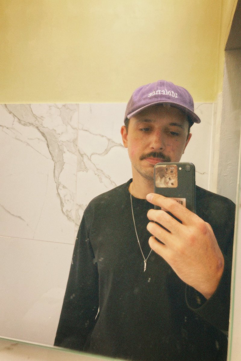 «Скоко лєт? Скоко скоко, 32? А я думав 18, смотрю совсєм молодий. Ну добре»
Ну, добре