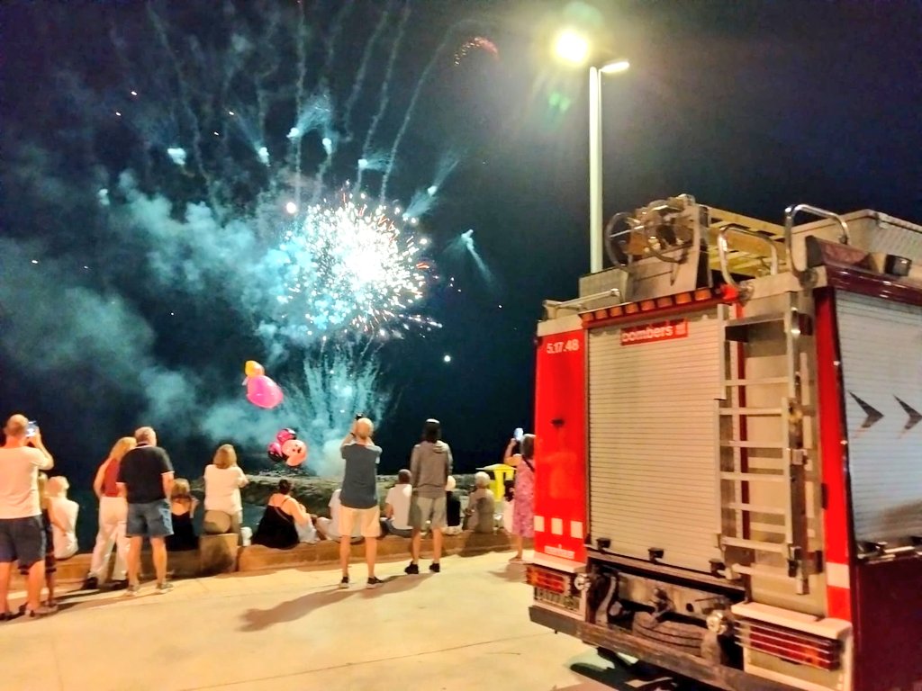 Realitzem servei preventiu del castell de foc del dia de la Mare de Déu del Vinyet a <a href="/AjSitges/">Ajuntament de Sitges</a> conjuntament amb <a href="/policiaSitges/">POLICIA DE SITGES</a>.  Imatge de <a href="/Vilanova72/">Lluís - Jugaire</a>