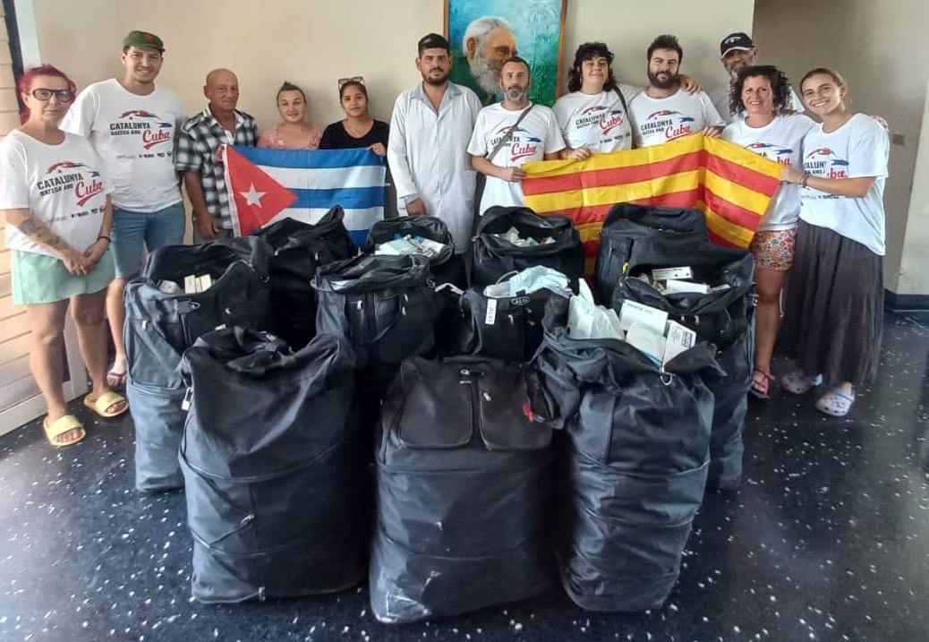 📢 💙🇨🇺 La Brigada Solidària d'Alkaria a Cuba entrega 400 kg de medicaments i inputs sanitaris a la direcció de salut pública de Villa Clara. 
Amb el suport de l'<a href="/ajuntamentSPM/">Aj Santa Perpètua</a>